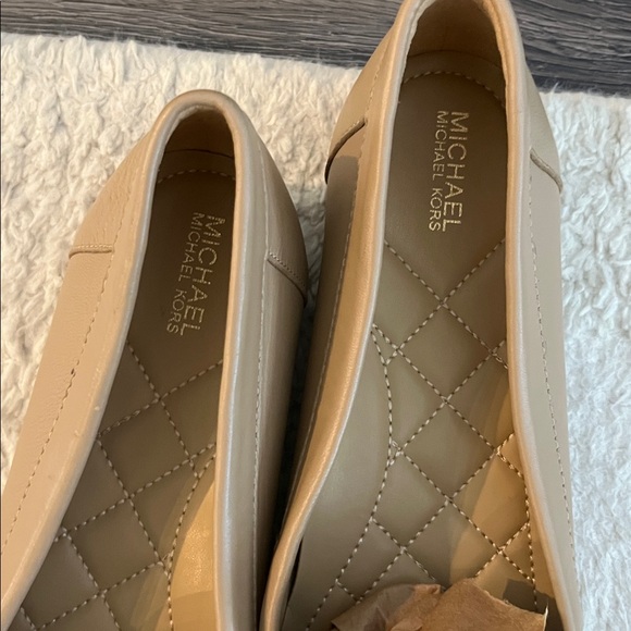 NWOT Michael Kors Taupe Leather Bow Loafers with Gold Accent - Picture 4 of 4